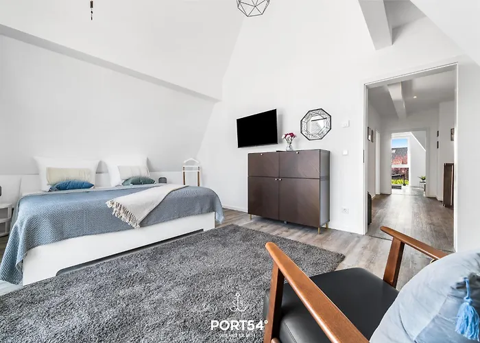 Buhne 16 Daenschendorf Auf * フェーマルン